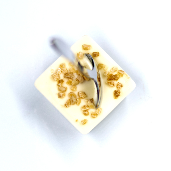 cuillère chocolat chaud amande et chocolat blanc